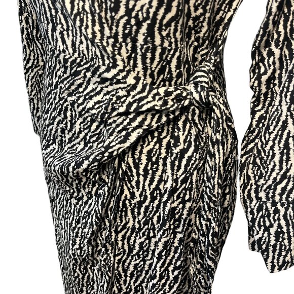 H&M Wrap Dress Size Small Nice Pattern Plunge Neckline Long Sleeves - Picture 5 of 14